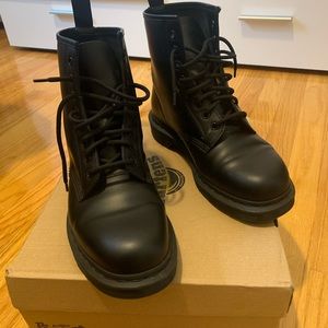 Black Mono Dr Martens 🔥